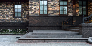 Фото объекта. Цоколь и крыльцо в отделке Гранитной плиткой Дымовская. Купить с доставкой (9)
