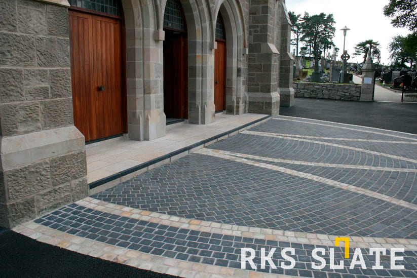 Брусчатка черная натуральная RKS Slate Belgian Black на дорожке