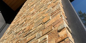 Дом облицованный камнем 3D панели Кварцит Multi Quartz Modern фото (4)
