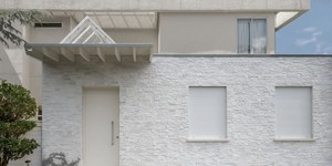 Фасад дома из натурального белого камня заказать 3D панели RKS SLATE Кварцит White Quartz Modern с доставкой (7)